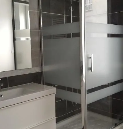 苏豪套房公寓 * 里尔